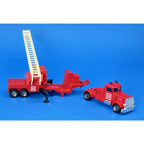1984 Matchbox Peterbilt Convoy Fire Engine 1/80 Die-Cast Semi-Trailer Truck - Picture 8 of 16